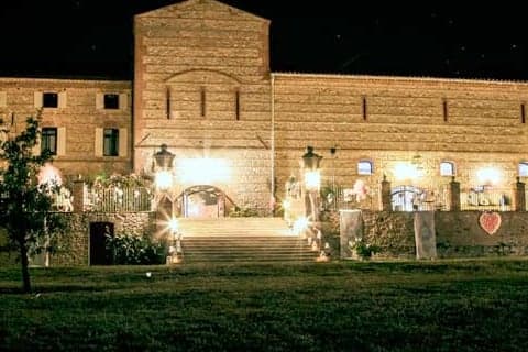 Réception de mariage illuminée de nuit au Domaine de Belric